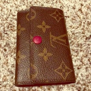 Louis Vuitton monogram 6 key keyholder